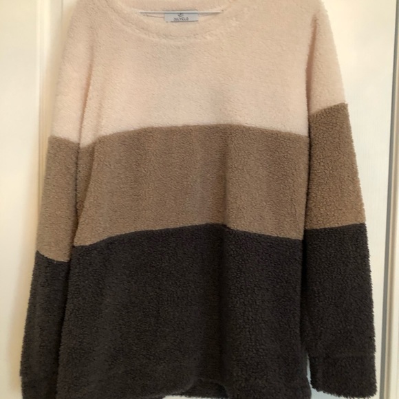 Size small sweater - Picture 1 of 2